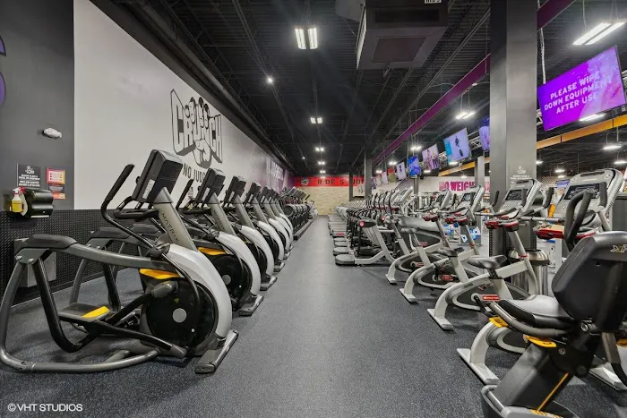 Crunch Fitness - West Pembroke 3