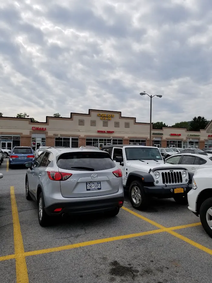 Gold's Gym 1
