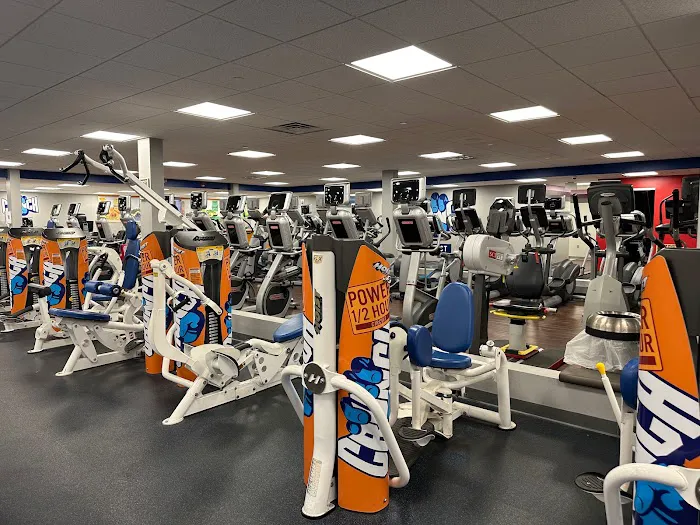 Crunch Fitness - Midland Park 5