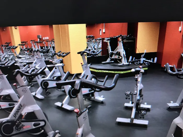 Gold's Gym 6