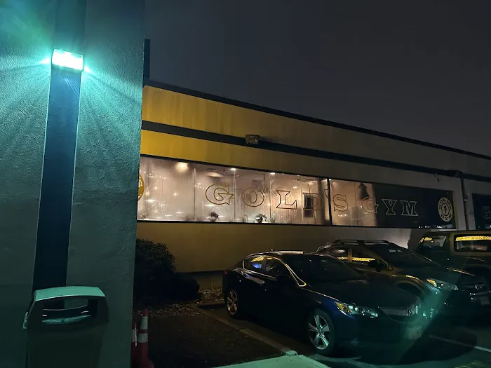Gold's Gym 8
