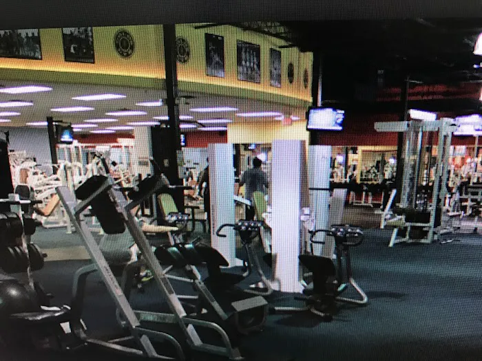 Gold's Gym 9