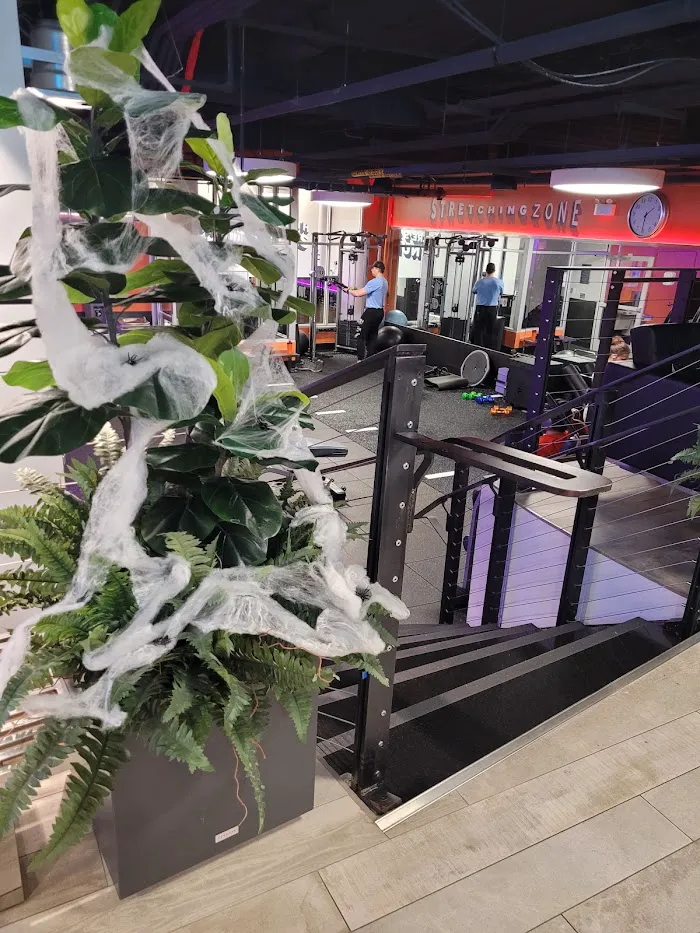 Crunch Fitness - Midtown East 4