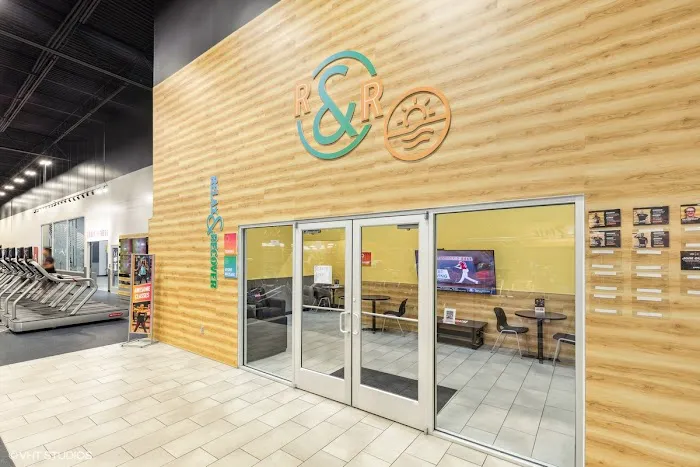 Crunch Fitness - Arlington 6