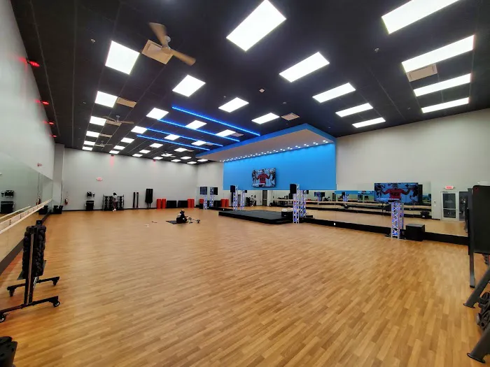 CLUB4 Fitness Grand Prarie 9