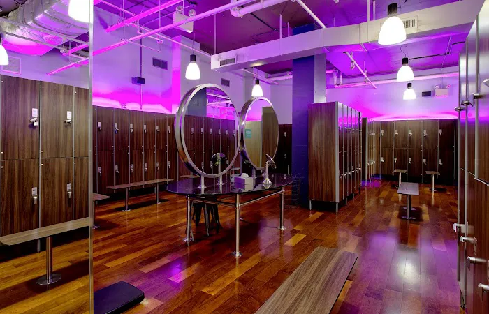 Crunch Fitness - 59th Street 8