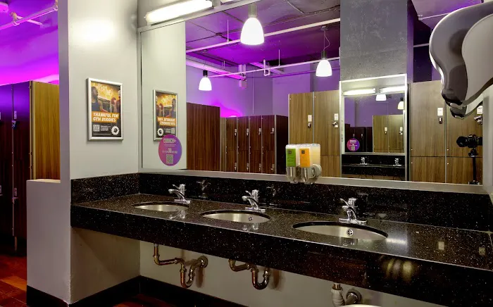 Crunch Fitness - 59th Street 1