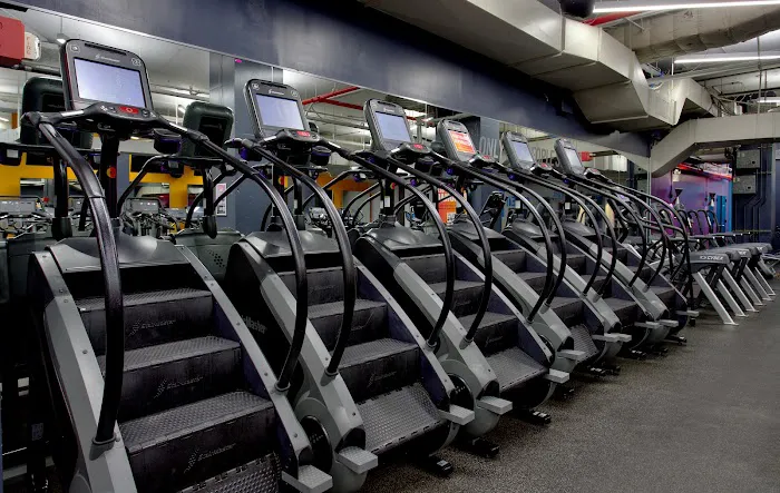 Crunch Fitness - 59th Street 5