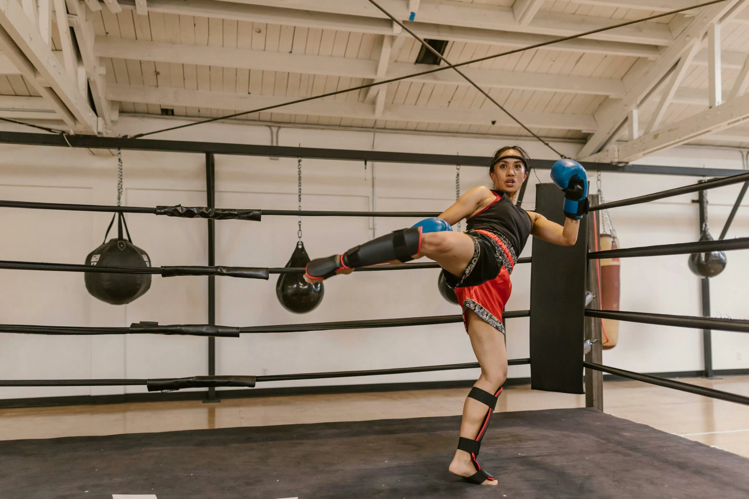 Discover the Benefits of Muay Thai Kickboxing Fitness Classes