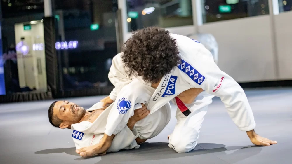 MMA Guard Passing Techniques: Mastering Effective Guard Passing for Fighters