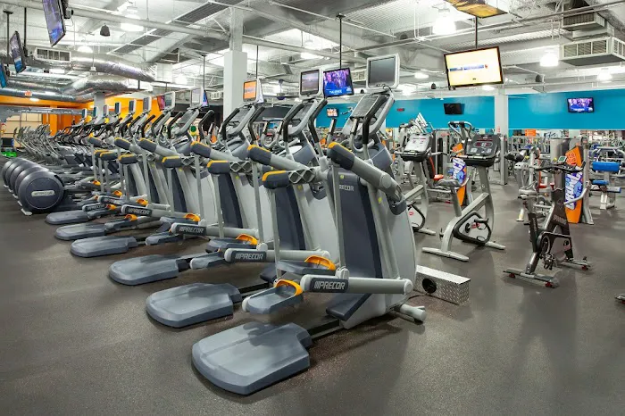 Crunch Fitness - San Mateo 3