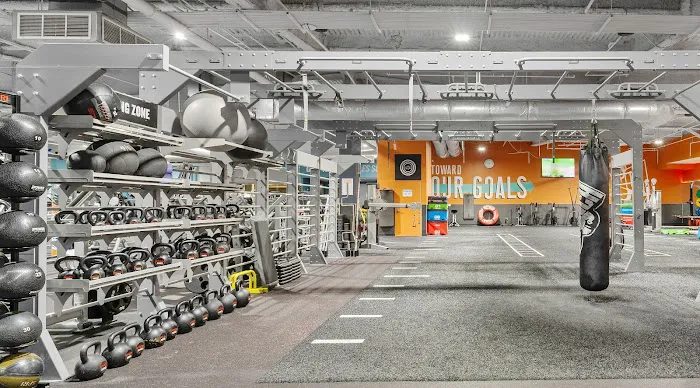 Crunch Fitness - San Mateo 1