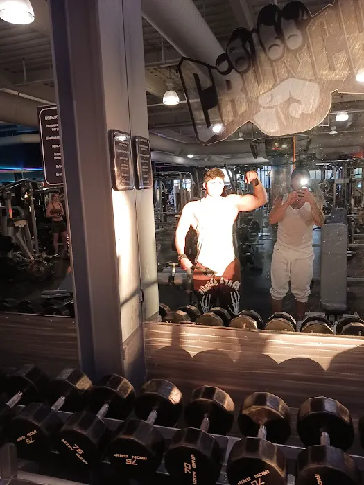 Crunch Fitness - San Mateo 5