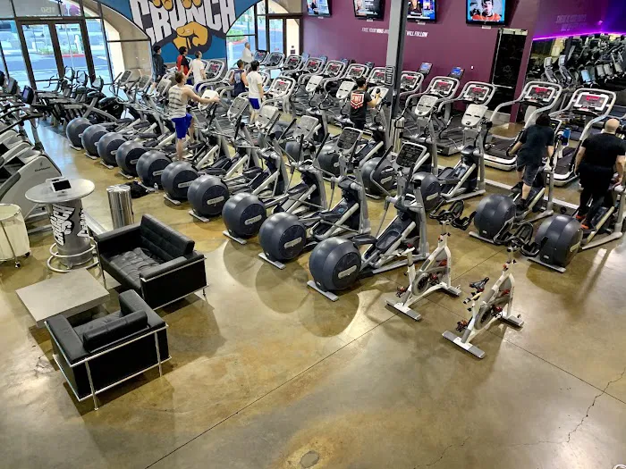 Crunch Fitness - San Mateo 6