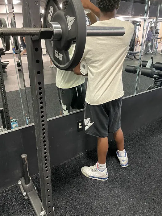 Gold's Gym Chapel Hill 4