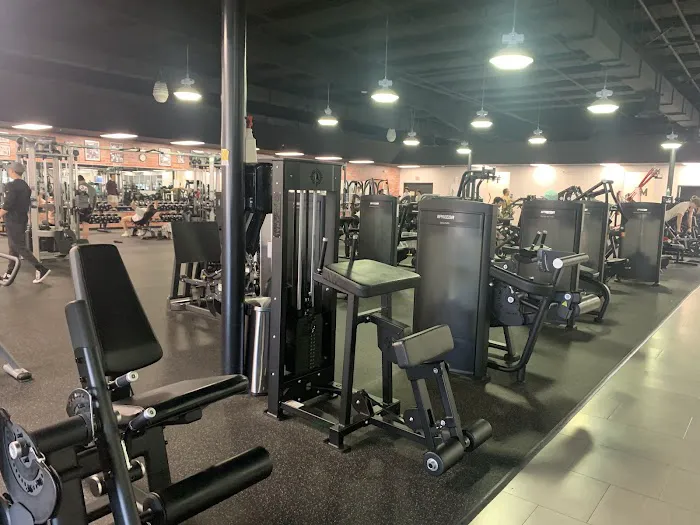 Gold's Gym Chapel Hill 2