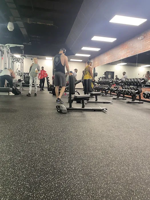 Gold's Gym Chapel Hill 5