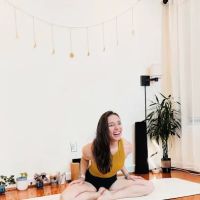 RaqueNow Yoga Studio Online ❤ Clases Presenciales Privadas en Downtown Nashville TN