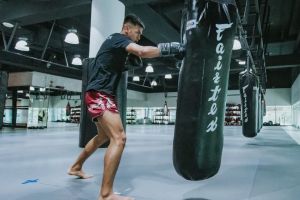 Effective Muay Thai Bag Workout for Beginners to Build Strength and Technique